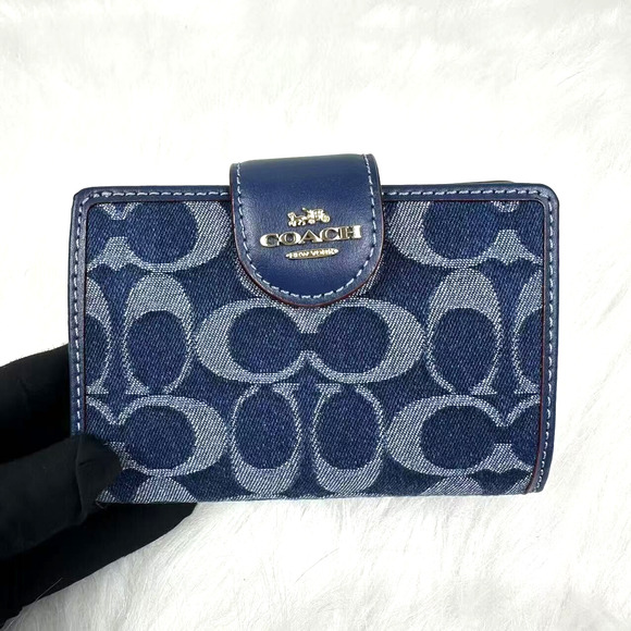 Coach Medium Corner Zip Wallet In Signature Denim CZ344 NWT - Picture 1 of 8